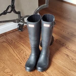 Black Hunter Rain boots!